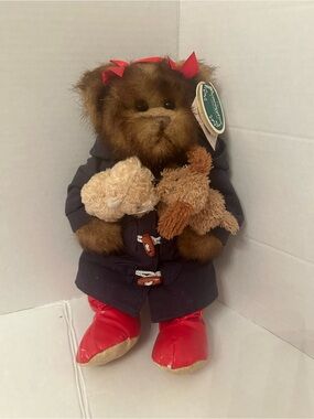 Retired 2002 Collector
Bearington Toby Teddy Bear
Raining Cats & Dogs #1303